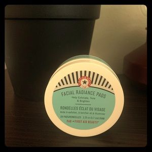 First Aid Beauty: Facial Radiance Pads